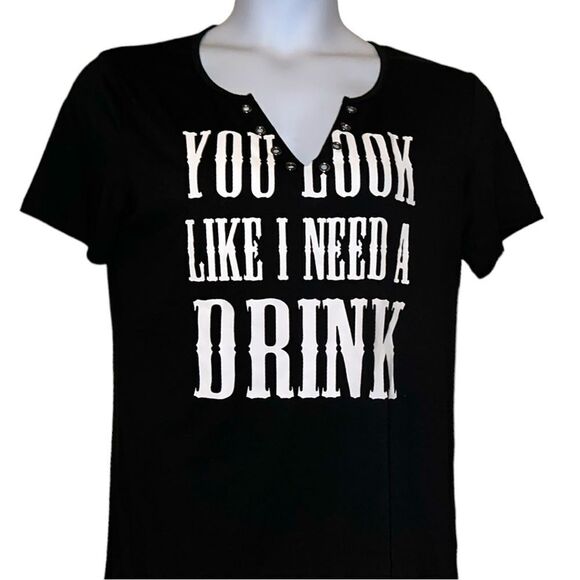 Black fun sayings tee with grommets in front - Picture 4 of 9